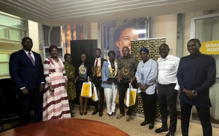 PRIX EBONY 2022 : Le DG de MTN-CI Djibril Ouattara reçoit les lauréats de la 24ième