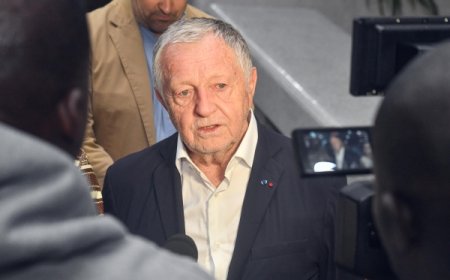Côte d’Ivoire : Jean Michel Aulas, président de la fédération française de football féminin, séjourne à Abidjan
