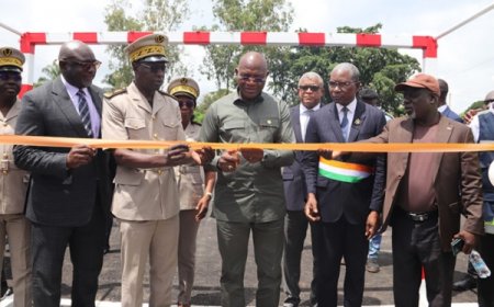 Côte d’Ivoire: le ministre Silas Metch remet trois infrastructures sportives aux lycées 1 et 2 de Bouaflé