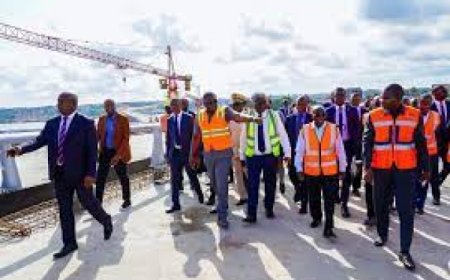 4E Pont d’Abidjan : Le Premier ministre Robert Beugré Mambé s’imprègne de l’évolution des travaux