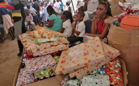 Arbre de Noel : L’Eglise Evangélique le Tabernacle de Gloire cadeaute près de 300 enfants